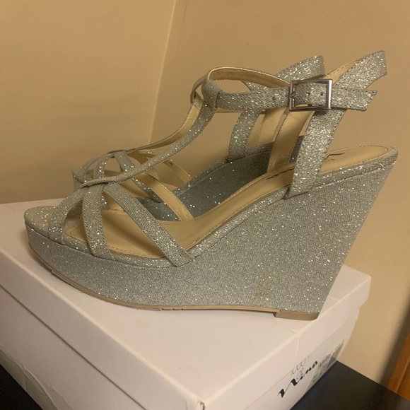 Touch of Nina Silver Glittery Valery Wedges - Picture 6 of 12